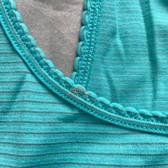 Lululemon 105f Singlet size 8 (Angel Blue) - Picture 2 of 3